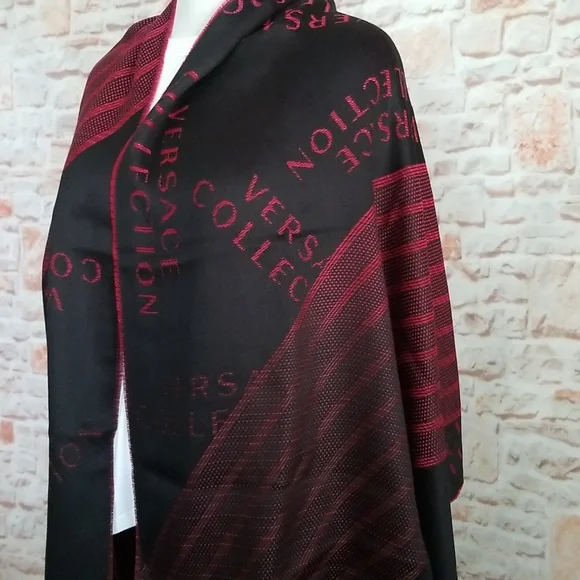 New Versace Logo Striped Scarf - Picture 4 of 13